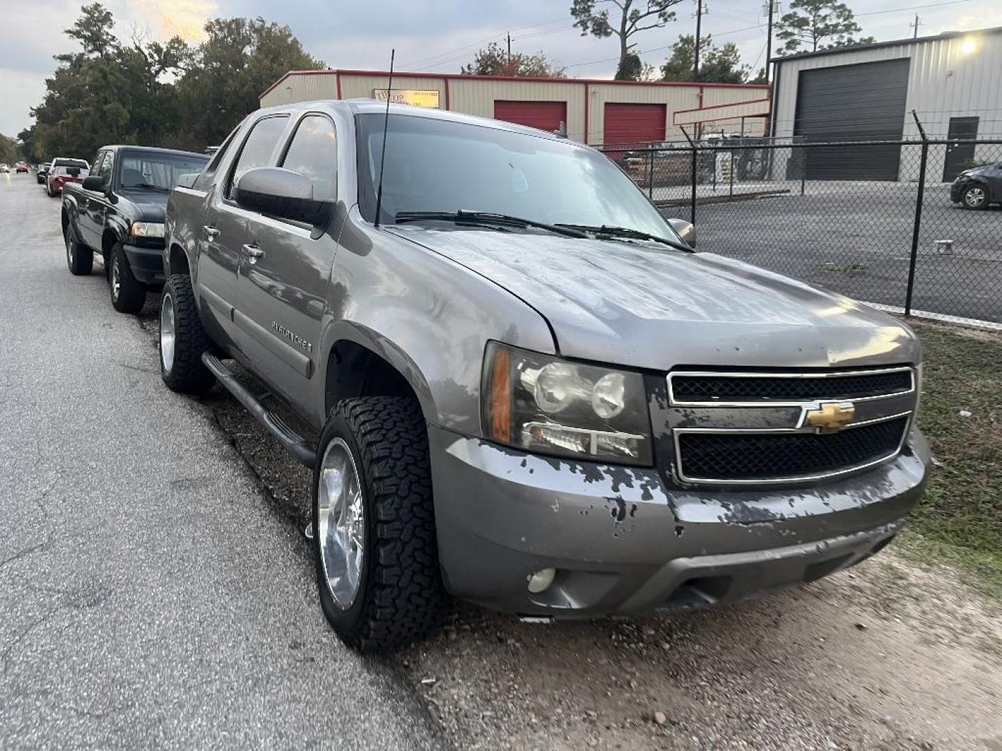2007 BROWN CHEVROLET AVALANCHE LS 2WD (3GNEC12077G) with an 5.3L V8 OHV 16V FFV engine, AUTOMATIC transmission, located at 2303 West Mt. Houston, Houston, 77038, (281) 507-3956, 29.771597, -95.339569 - Photo#0