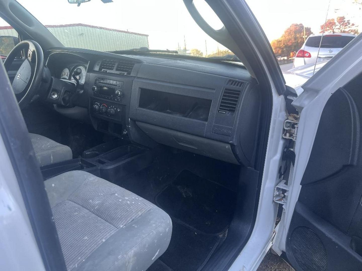 2010 WHITE RAM DAKOTA ST Extended Cab 2WD (1D7CE2BK7AS) with an 3.7L V6 SOHC 12V engine, AUTOMATIC transmission, located at 2303 West Mt. Houston, Houston, 77038, (281) 507-3956, 29.771597, -95.339569 - Photo#2