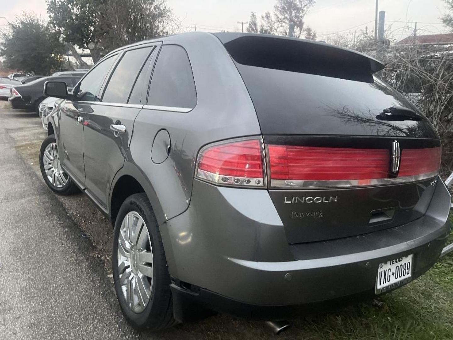 2010 GRAY LINCON MKX FWD (2LMDJ6JC4AB) with an 3.5L V6 DOHC 24V engine, AUTOMATIC transmission, located at 2303 West Mt. Houston, Houston, 77038, (281) 507-3956, 29.771597, -95.339569 - Photo#1