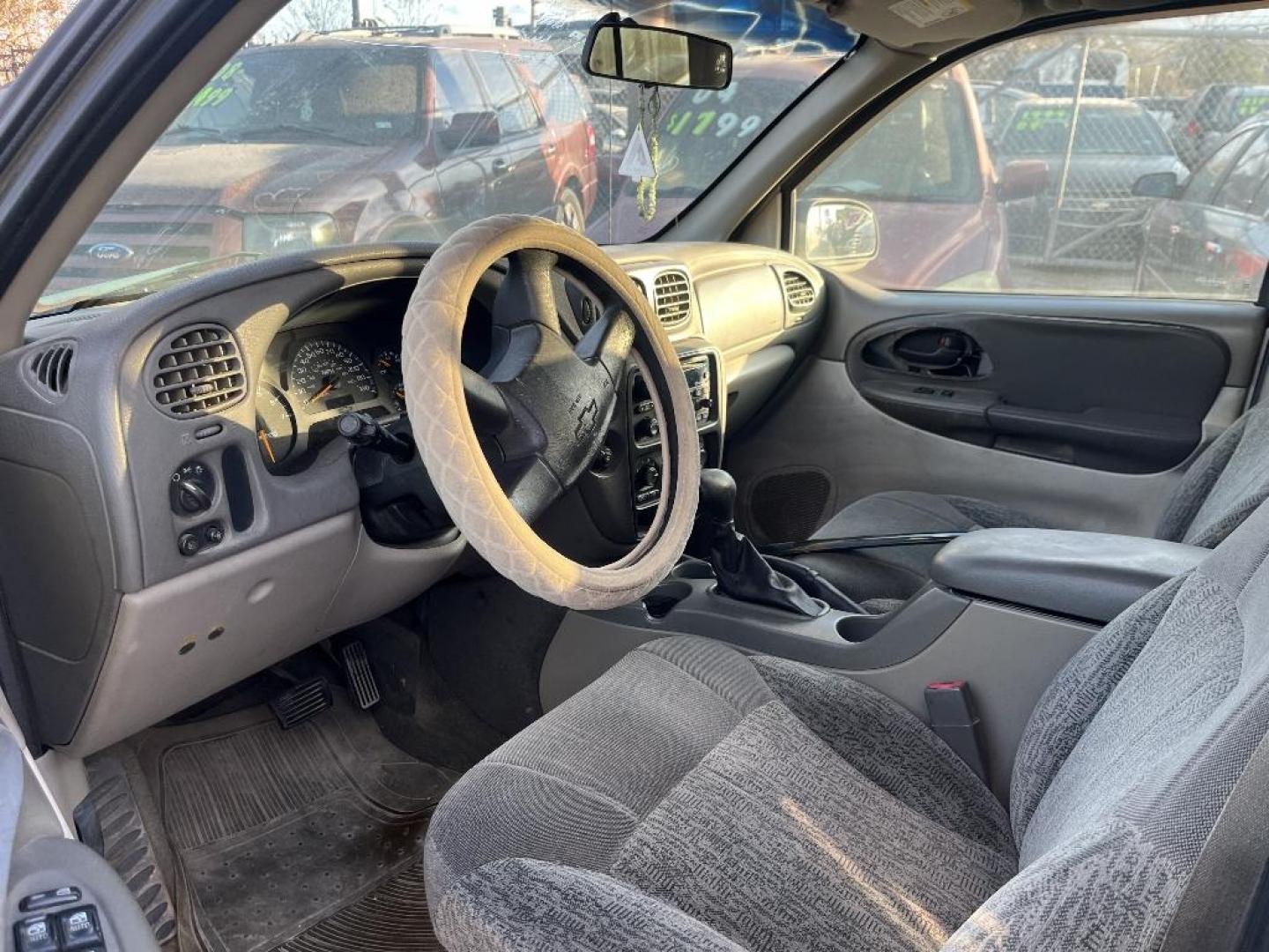 2002 BROWN CHEVROLET TRAILBLAZER LS 2WD (1GNDS13SX22) with an 4.2L L6 DOHC 24V engine, AUTOMATIC transmission, located at 2303 West Mt. Houston, Houston, 77038, (281) 507-3956, 29.771597, -95.339569 - Photo#3