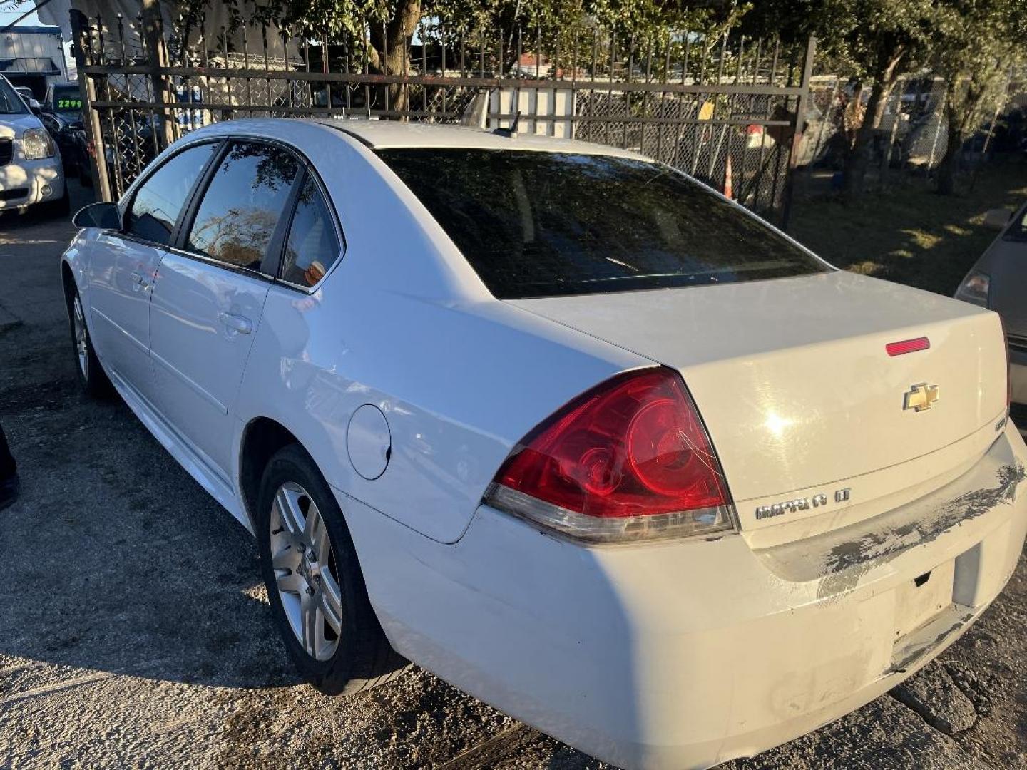 2015 WHITE CHEVERLOT IMPALA LIMITED LT (2G1WB5E34F1) with an 3.6L V6 DOHC 16V FFV engine, AUTOMATIC transmission, located at 2303 West Mt. Houston, Houston, 77038, (281) 507-3956, 29.771597, -95.339569 - Photo#1