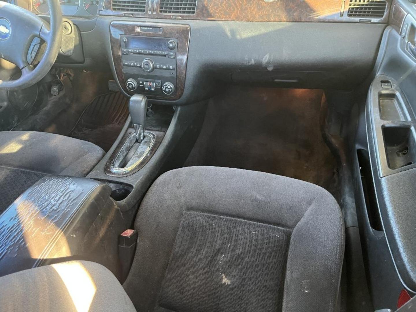 2015 WHITE CHEVERLOT IMPALA LIMITED LT (2G1WB5E34F1) with an 3.6L V6 DOHC 16V FFV engine, AUTOMATIC transmission, located at 2303 West Mt. Houston, Houston, 77038, (281) 507-3956, 29.771597, -95.339569 - Photo#2