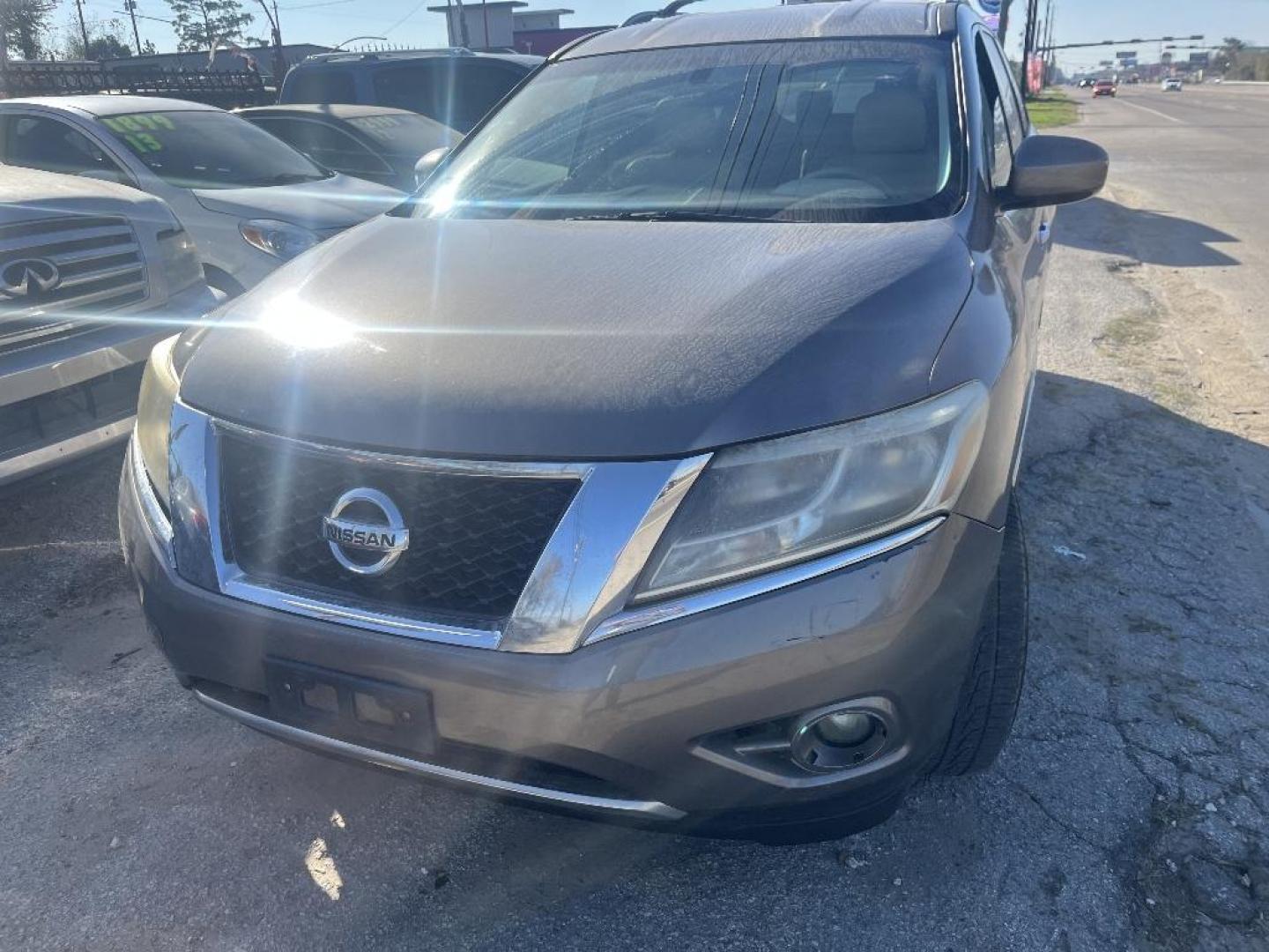 2014 BROWN NISSAN PATHFINDER S 2WD (5N1AR2MN5EC) with an 3.5L V6 DOHC 24V engine, AUTOMATIC transmission, located at 2303 West Mt. Houston, Houston, 77038, (281) 507-3956, 29.771597, -95.339569 - Photo#5