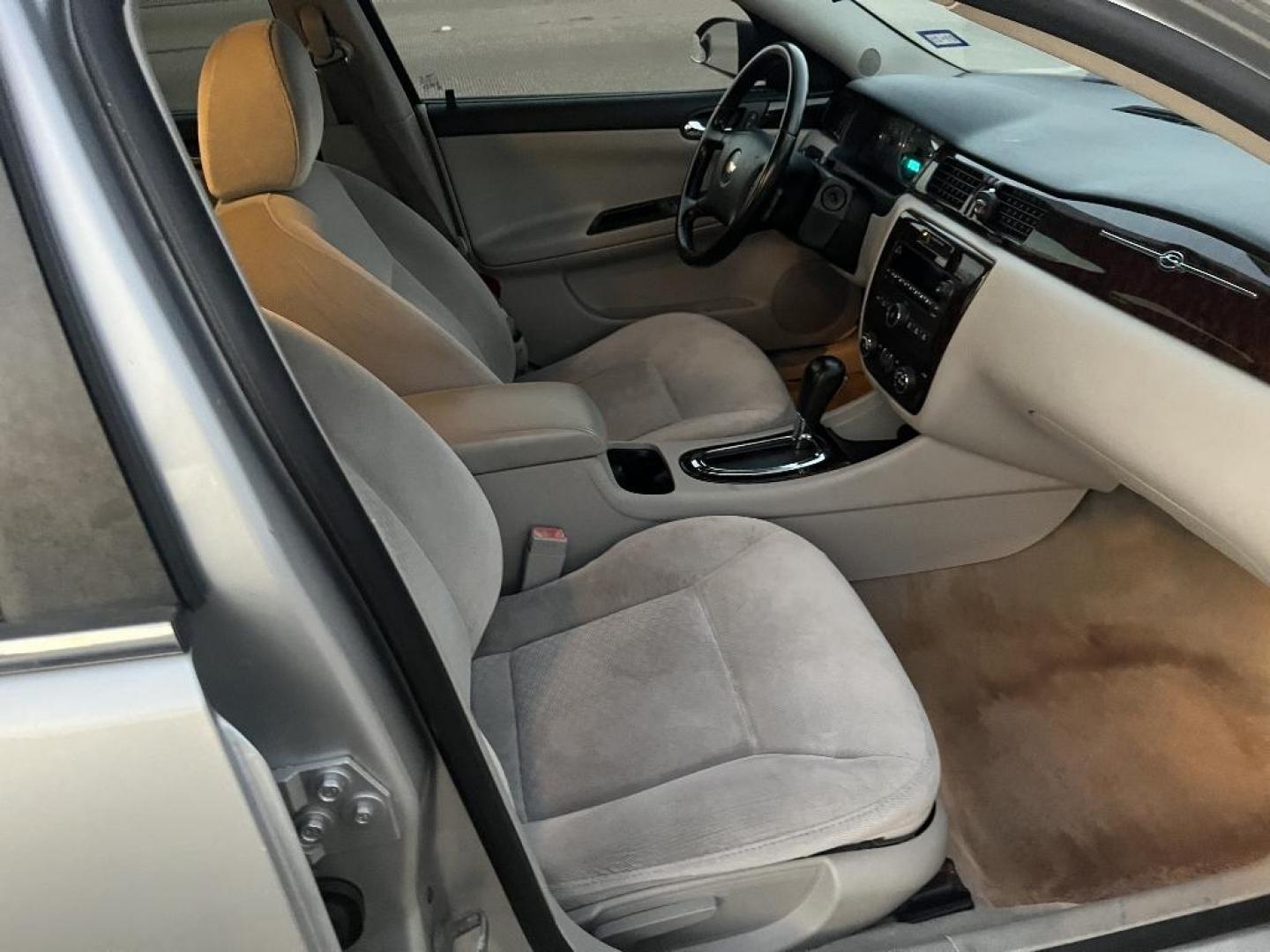 2014 GRAY CHEVROLET IMPALA LIMITED LT (2G1WB5E37E1) with an 3.6L V6 DOHC 16V FFV engine, AUTOMATIC transmission, located at 2303 West Mt. Houston, Houston, 77038, (281) 507-3956, 29.771597, -95.339569 - Photo#2