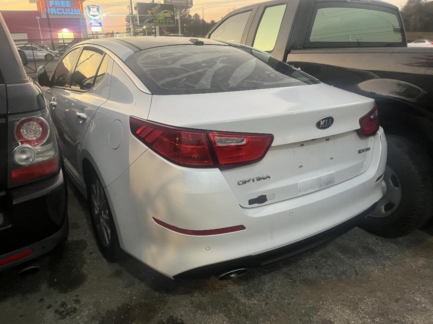 2015 WHITE KIA OPTIMA EX (5XXGN4A72FG) with an 2.4L L4 DOHC 16V engine, AUTOMATIC transmission, located at 2303 West Mt. Houston, Houston, 77038, (281) 507-3956, 29.771597, -95.339569 - Photo#1