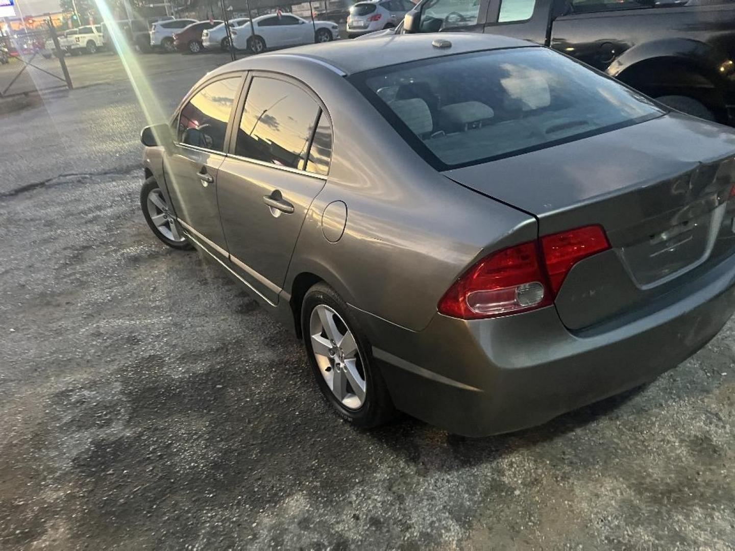 2007 GRAY HONDA CIVIC EX Sedan AT (1HGFA16897L) with an 1.8L L4 SOHC 16V engine, AUTOMATIC transmission, located at 2303 West Mt. Houston, Houston, 77038, (281) 507-3956, 29.771597, -95.339569 - Photo#3