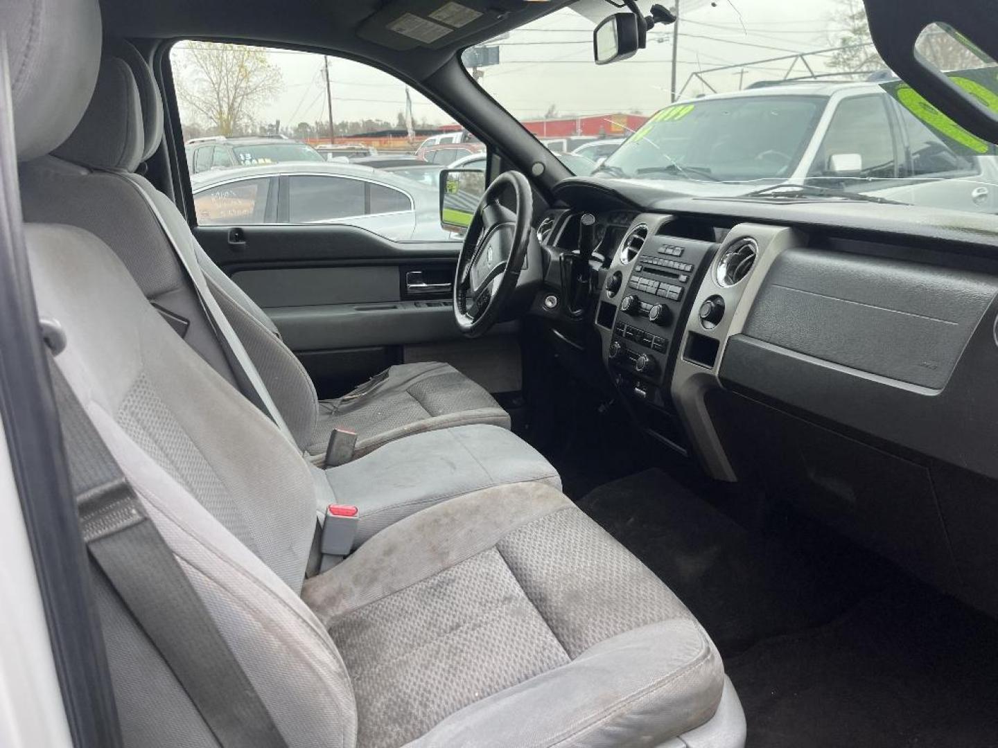 2012 WHITE FORD F-150 FX2 SuperCrew 5.5-ft. Bed 2WD (1FTFW1CF5CF) with an 5.0L V8 engine, AUTOMATIC transmission, located at 2303 West Mt. Houston, Houston, 77038, (281) 507-3956, 29.771597, -95.339569 - Photo#2