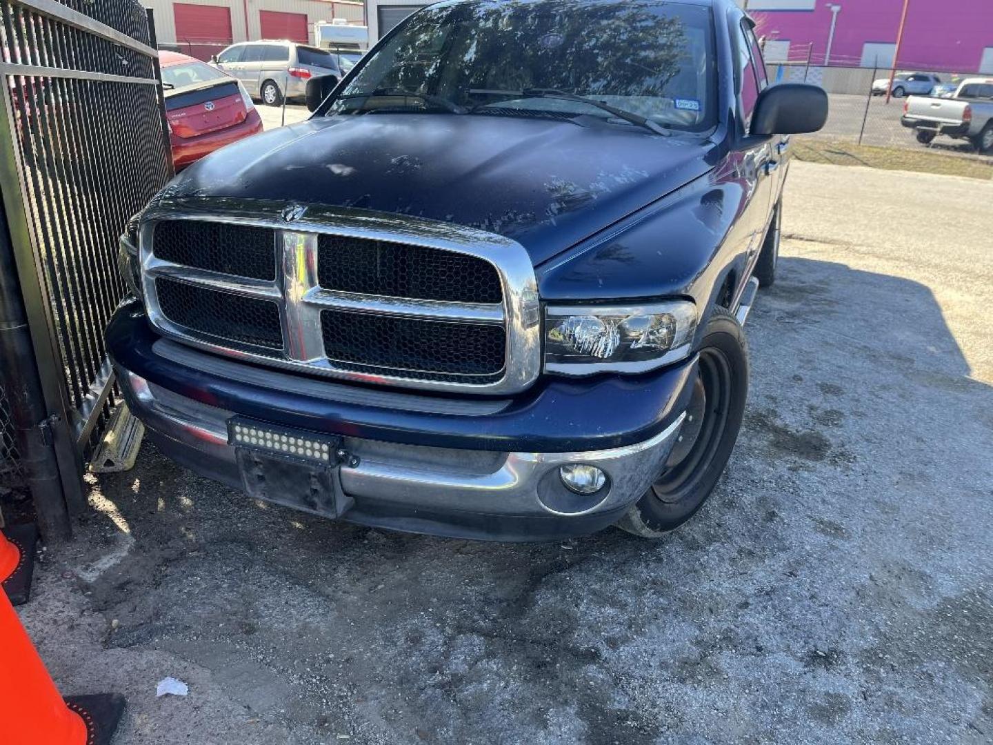 2004 BLUE DODGE RAM 1500 ST Quad Cab 2WD (1D7HA18N74S) with an 4.7L V8 SOHC 16V engine, AUTOMATIC transmission, located at 2303 West Mt. Houston, Houston, 77038, (281) 507-3956, 29.771597, -95.339569 - Photo#5