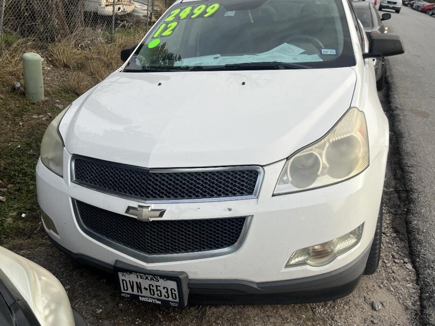 2012 WHITE CHEV TRAVERSE LS FWD w/PDC (1GNKRFED4CJ) with an 3.6L V6 DOHC 24V engine, AUTOMATIC transmission, located at 2303 West Mt. Houston, Houston, 77038, (281) 507-3956, 29.771597, -95.339569 - Photo#0