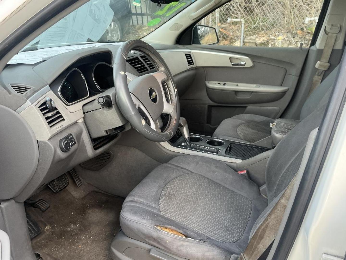 2012 WHITE CHEV TRAVERSE LS FWD w/PDC (1GNKRFED4CJ) with an 3.6L V6 DOHC 24V engine, AUTOMATIC transmission, located at 2303 West Mt. Houston, Houston, 77038, (281) 507-3956, 29.771597, -95.339569 - Photo#1