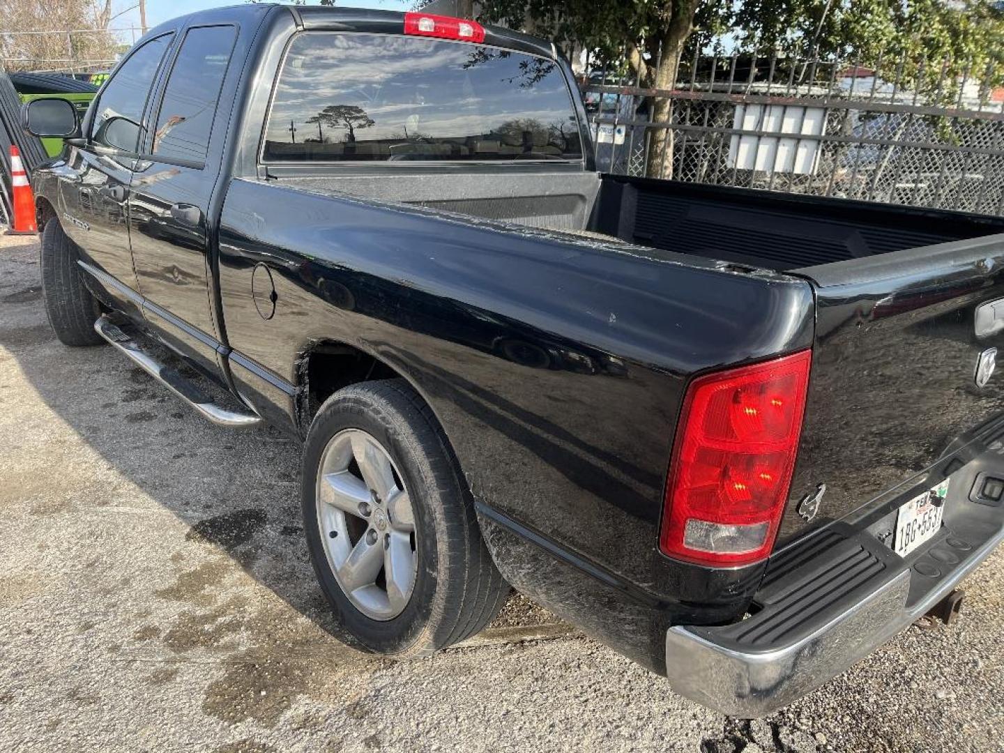 2005 BLUE DODGE RAM 1500 Laramie Quad Cab Long Bed 2WD (1D7HA18N95S) with an 4.7L V8 SOHC 16V engine, AUTOMATIC transmission, located at 2303 West Mt. Houston, Houston, 77038, (281) 507-3956, 29.771597, -95.339569 - Photo#5