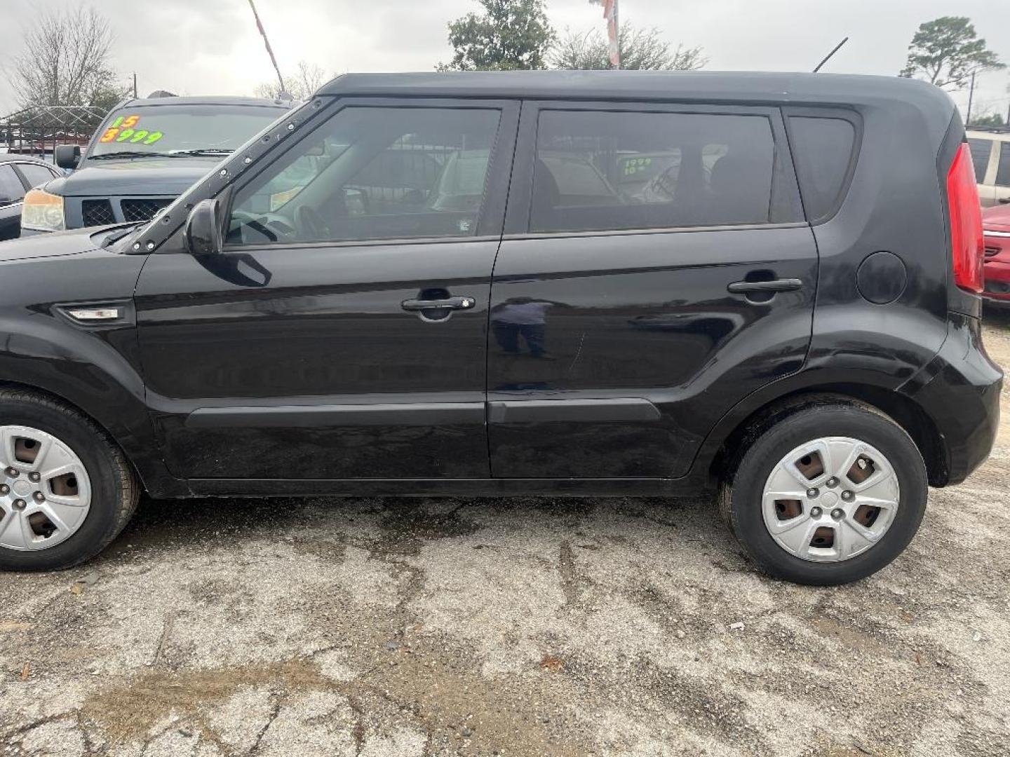 2013 BLACK KIA SOUL Base (KNDJT2A55D7) with an 1.6L L4 DOHC 16V engine, AUTOMATIC transmission, located at 2303 West Mt. Houston, Houston, 77038, (281) 507-3956, 29.771597, -95.339569 - Photo#1