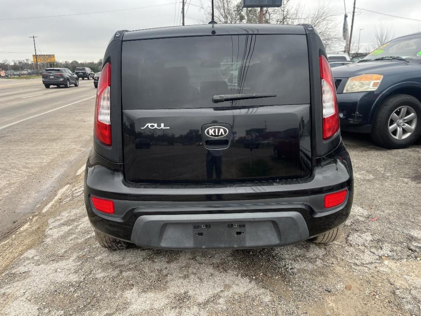2013 BLACK KIA SOUL Base (KNDJT2A55D7) with an 1.6L L4 DOHC 16V engine, AUTOMATIC transmission, located at 2303 West Mt. Houston, Houston, 77038, (281) 507-3956, 29.771597, -95.339569 - Photo#3