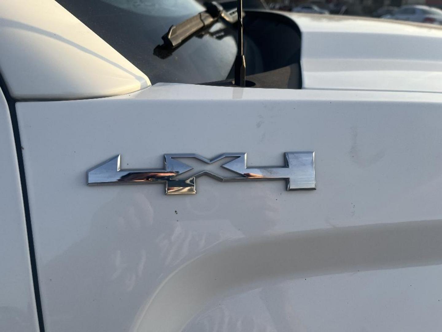 2019 WHITE GMC SIERRA 1500 Base Double Cab 4WD (2GTV2LEC6K1) with an 5.3L V8 OHV 16V engine, AUTOMATIC transmission, located at 2303 West Mt. Houston, Houston, 77038, (281) 507-3956, 29.771597, -95.339569 - Photo#1