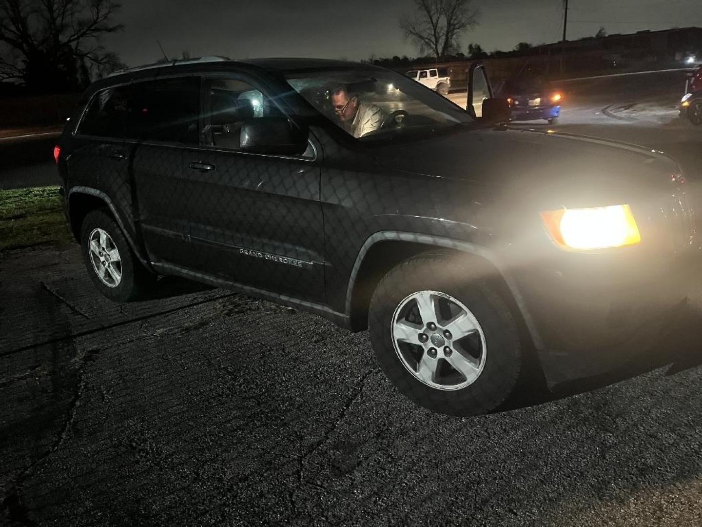 2011 BLUE JEEP GRAND CHEROKEE Laredo 4WD (1J4RR4GG2BC) with an 3.6L V6 DOHC 24V engine, AUTOMATIC transmission, located at 2303 West Mt. Houston, Houston, 77038, (281) 507-3956, 29.771597, -95.339569 - Photo#1