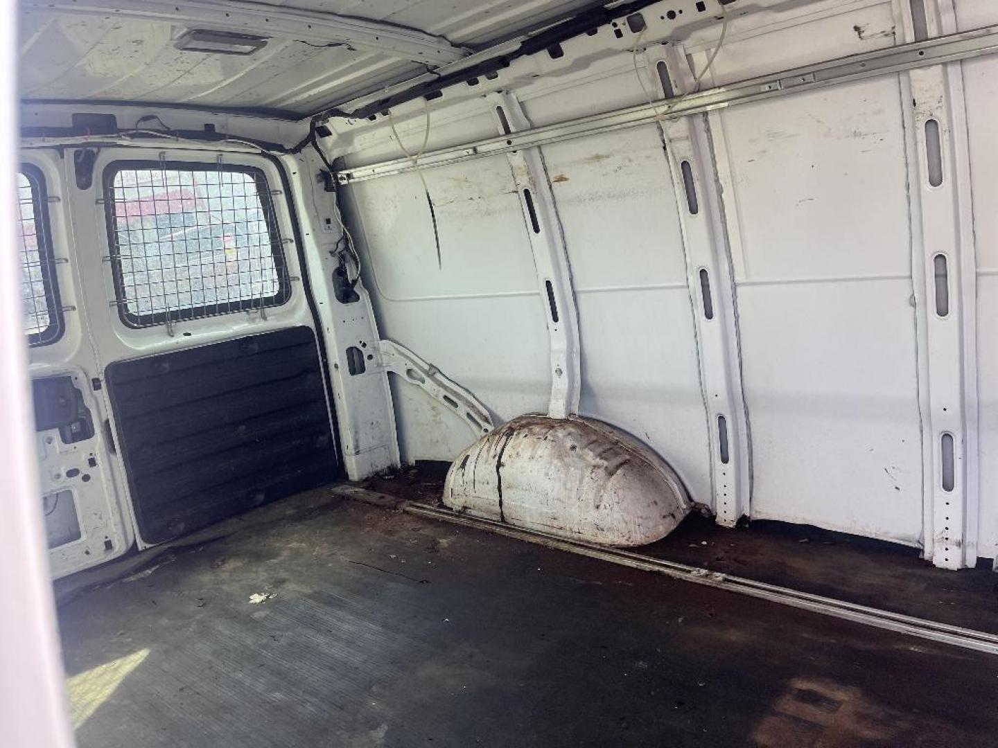 2013 WHITE CHEVROLET EXPRESS 1500 Cargo (1GCSGAFX8D1) with an 4.3L V6 OHV 12V engine, AUTOMATIC transmission, located at 2303 West Mt. Houston, Houston, 77038, (281) 507-3956, 29.771597, -95.339569 - Photo#3