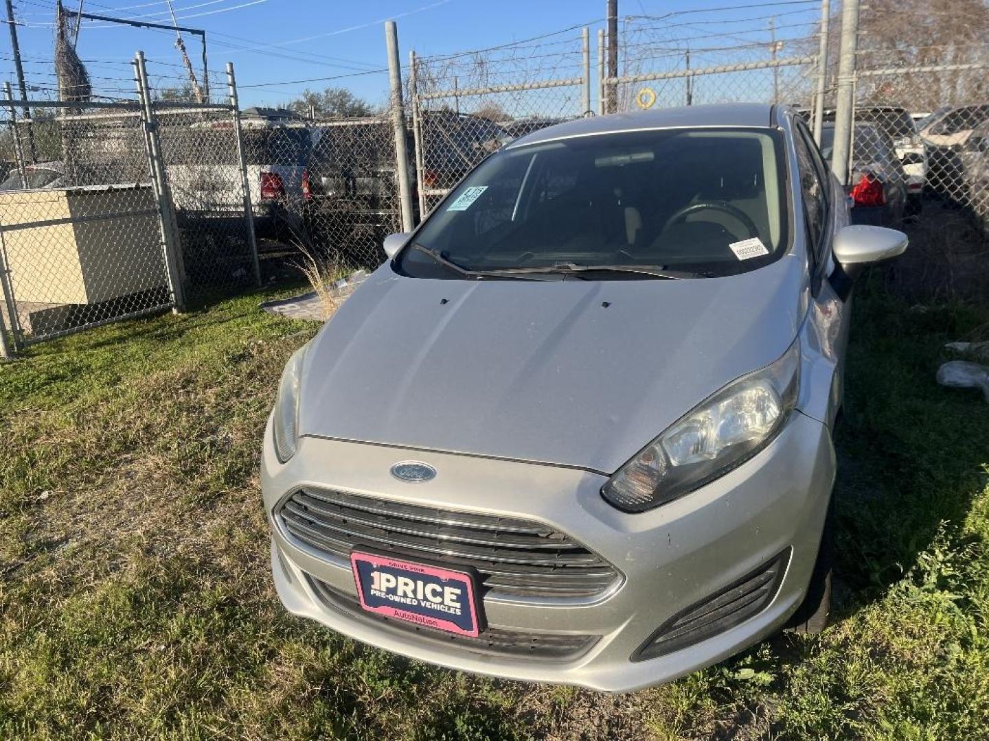2014 GRAY FORD FIESTA SE Sedan (3FADP4BJ2EM) with an 1.6L L4 DOHC 16V engine, AUTOMATIC transmission, located at 2303 West Mt. Houston, Houston, 77038, (281) 507-3956, 29.771597, -95.339569 - Photo#1