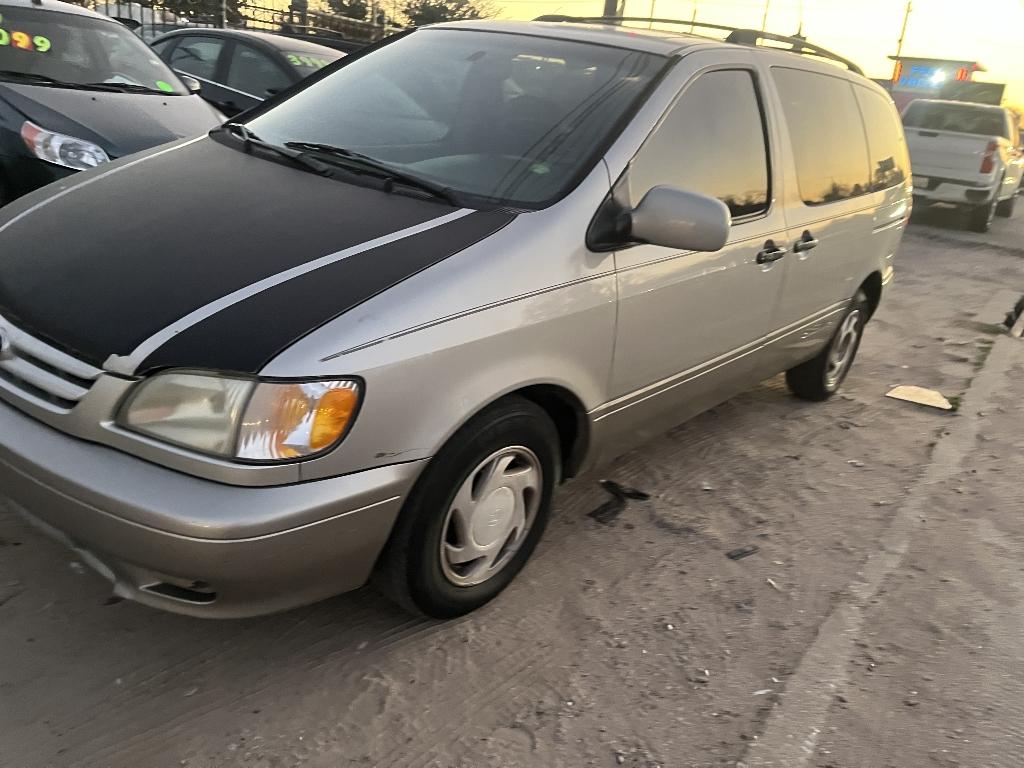 photo of 2002 TOYOTA SIENNA LE