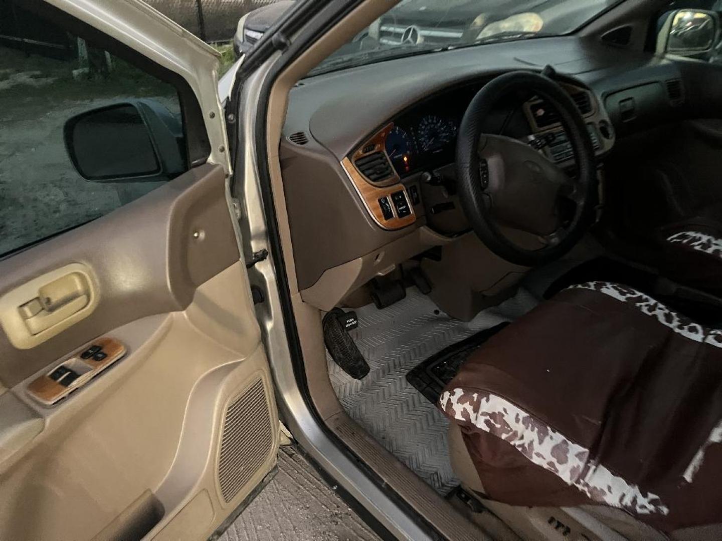 2002 GRAY TOYOTA SIENNA LE (4T3ZF13C22U) with an 3.0L V6 DOHC 24V engine, AUTOMATIC transmission, located at 2303 West Mt. Houston, Houston, 77038, (281) 507-3956, 29.771597, -95.339569 - Photo#1