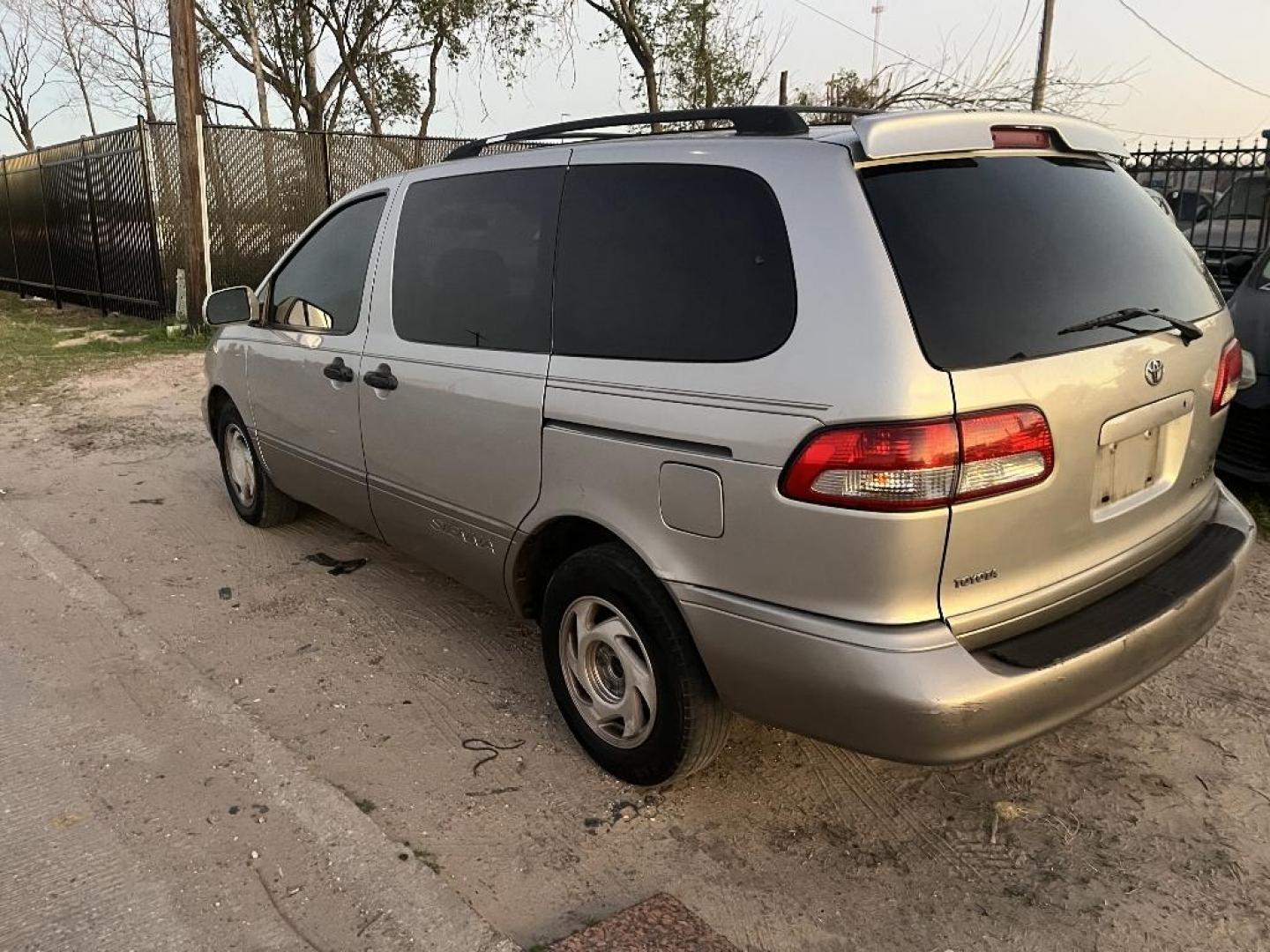2002 GRAY TOYOTA SIENNA LE (4T3ZF13C22U) with an 3.0L V6 DOHC 24V engine, AUTOMATIC transmission, located at 2303 West Mt. Houston, Houston, 77038, (281) 507-3956, 29.771597, -95.339569 - Photo#3