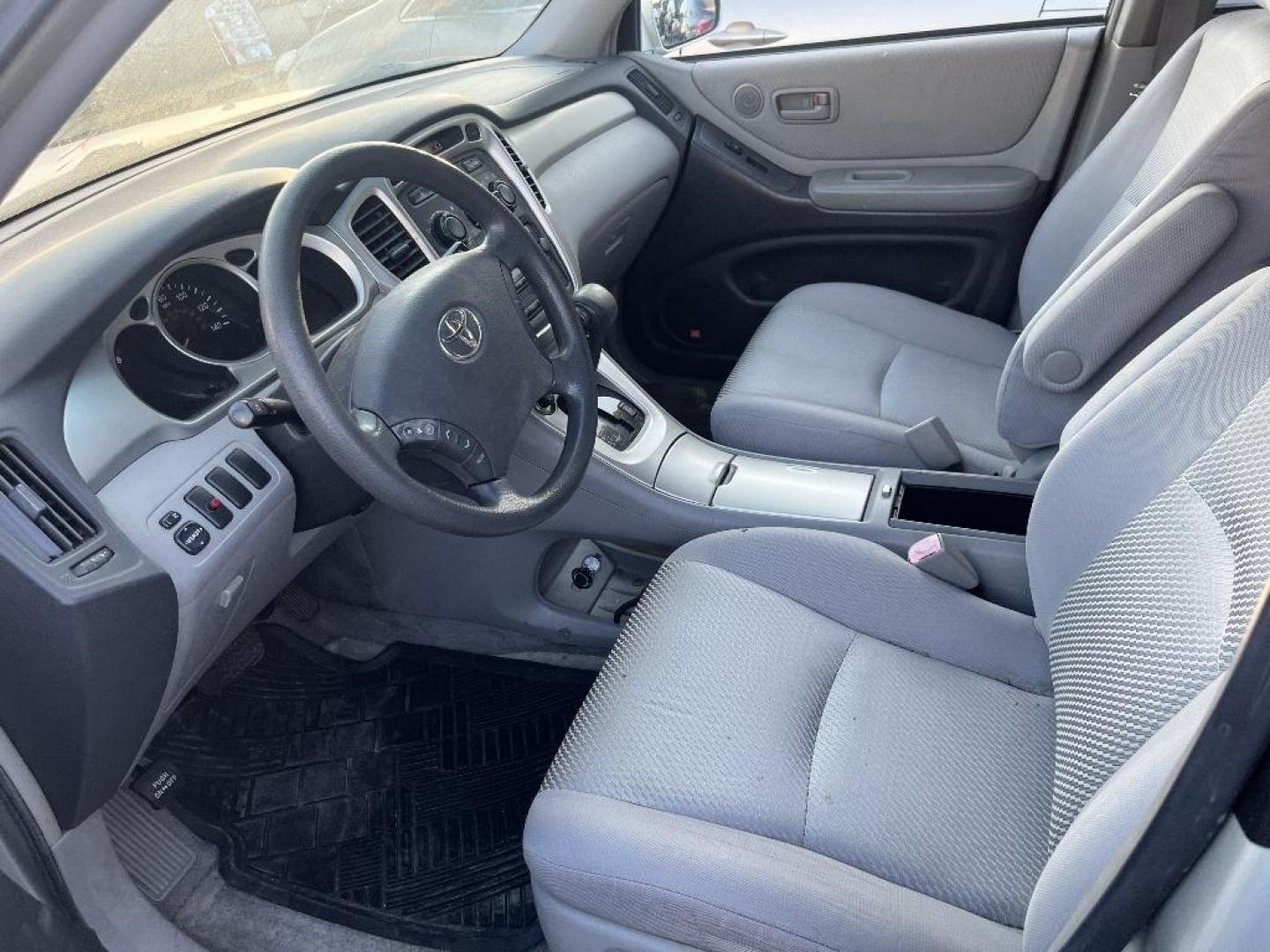 2005 GRAY TOYOTA HIGHLANDER Limited V6 2WD (JTEGP21A150) with an 3.3L V6 DOHC 24V engine, AUTOMATIC transmission, located at 2303 West Mt. Houston, Houston, 77038, (281) 507-3956, 29.771597, -95.339569 - Photo#1