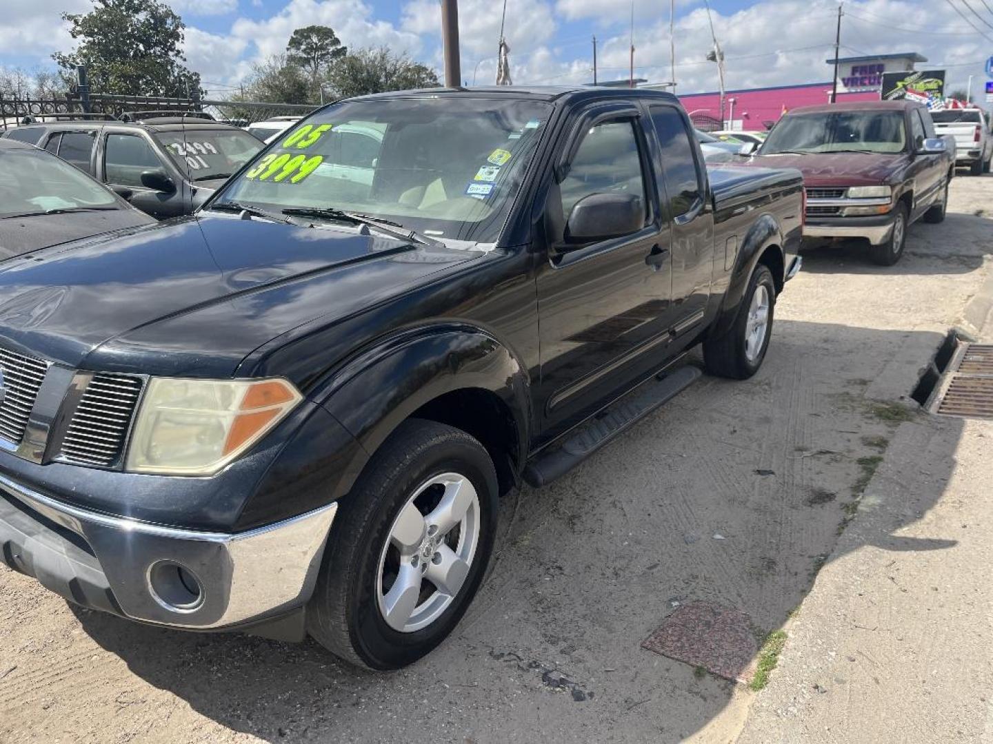 2005 BLACK NISSAN FRONTIER SE King Cab 2WD (1N6AD06U15C) with an 4.0L V6 DOHC 24V engine, AUTOMATIC transmission, located at 2303 West Mt. Houston, Houston, 77038, (281) 507-3956, 29.771597, -95.339569 - Photo#1