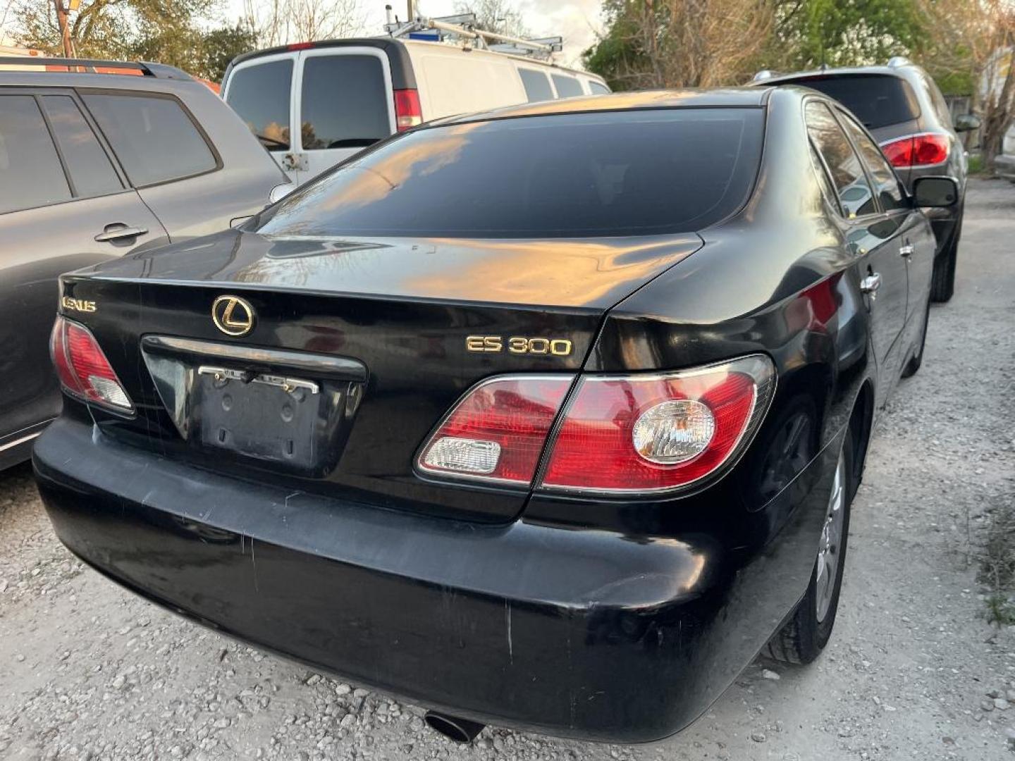 2002 BLACK LEXUS ES 300 Sedan (JTHBF30G820) with an 3.0L V6 DOHC 24V engine, AUTOMATIC transmission, located at 2303 West Mt. Houston, Houston, 77038, (281) 507-3956, 29.771597, -95.339569 - Photo#2