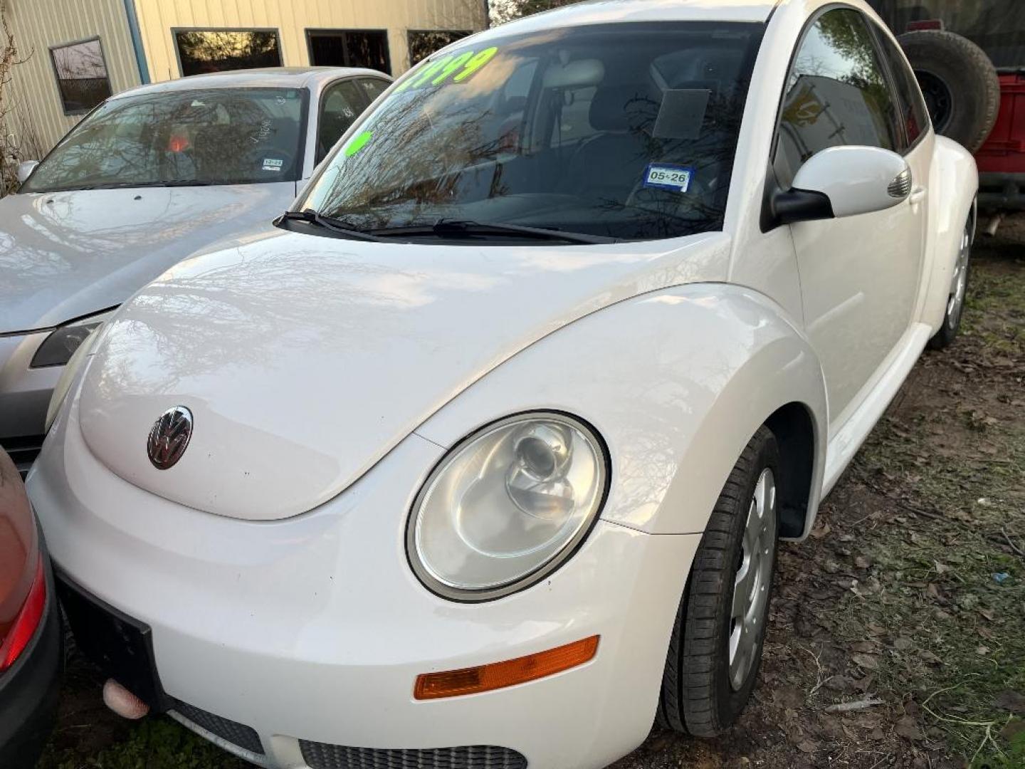 2010 Volkswagen New Beetle Base