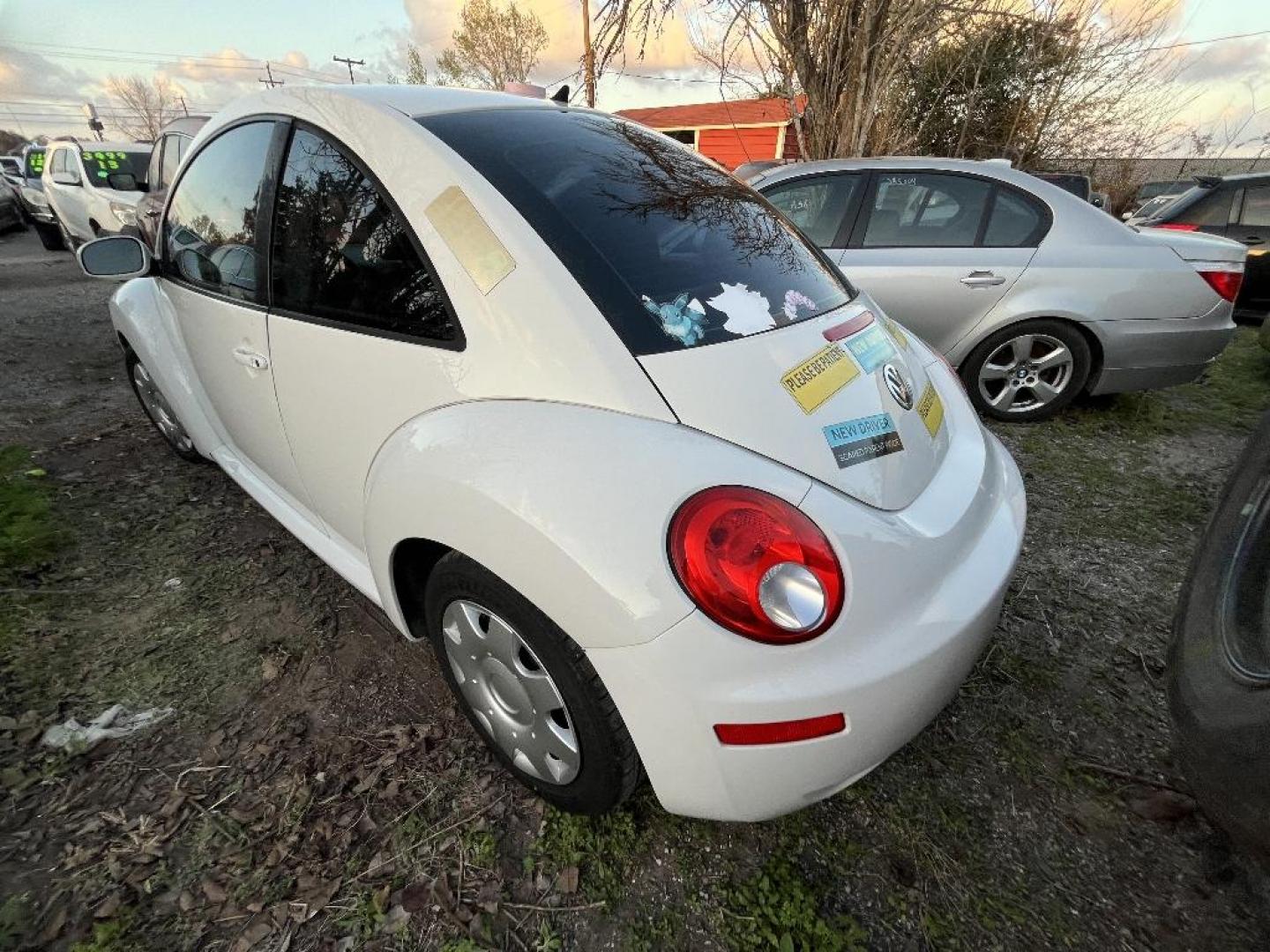2010 WHITE VOLKSWAGEN NEW BEETLE 2.5L PZEV (3VWPG3AG0AM) with an 2.5L L5 DOHC 20V engine, AUTOMATIC transmission, located at 2303 West Mt. Houston, Houston, 77038, (281) 507-3956, 29.771597, -95.339569 - Photo#1