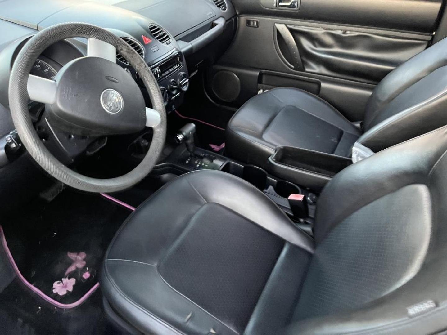 2010 WHITE VOLKSWAGEN NEW BEETLE 2.5L PZEV (3VWPG3AG0AM) with an 2.5L L5 DOHC 20V engine, AUTOMATIC transmission, located at 2303 West Mt. Houston, Houston, 77038, (281) 507-3956, 29.771597, -95.339569 - Photo#2