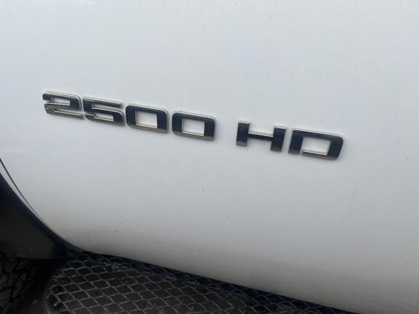 2011 WHITE CHEVROLET SILVERADO 2500HD Work Truck Ext. Cab 4WD (1GC2KVCGXBZ) with an 6.0L V8 OHV 16V FFV engine, AUTOMATIC transmission, located at 2303 West Mt. Houston, Houston, 77038, (281) 507-3956, 29.771597, -95.339569 - Photo#1