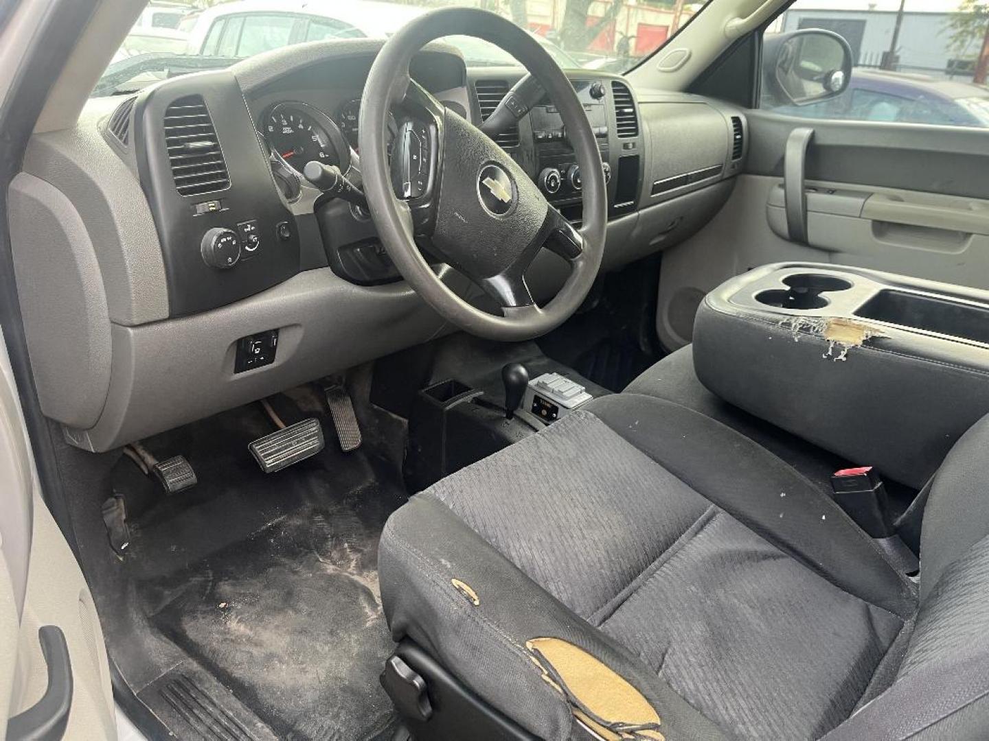 2011 WHITE CHEVROLET SILVERADO 2500HD Work Truck Ext. Cab 4WD (1GC2KVCGXBZ) with an 6.0L V8 OHV 16V FFV engine, AUTOMATIC transmission, located at 2303 West Mt. Houston, Houston, 77038, (281) 507-3956, 29.771597, -95.339569 - Photo#2