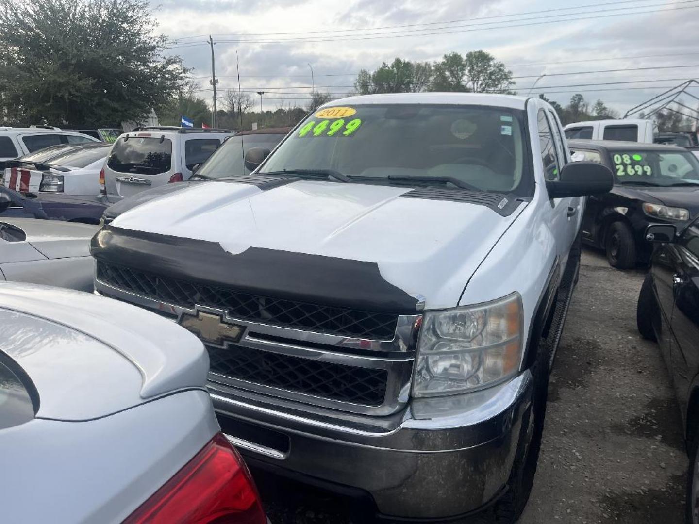 2011 WHITE CHEVROLET SILVERADO 2500HD Work Truck Ext. Cab 4WD (1GC2KVCGXBZ) with an 6.0L V8 OHV 16V FFV engine, AUTOMATIC transmission, located at 2303 West Mt. Houston, Houston, 77038, (281) 507-3956, 29.771597, -95.339569 - Photo#4