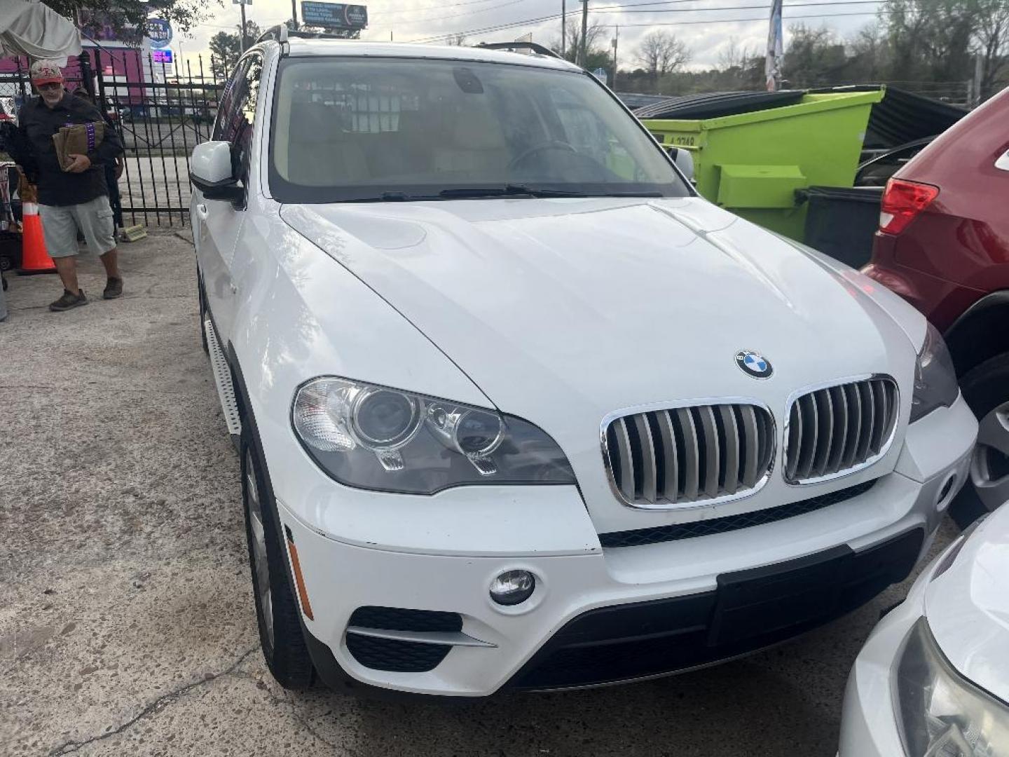 2013 WHITE BMW X5 xDrive35i (5UXZV4C5XD0) with an 3.0L L6 DOHC 24V engine, AUTOMATIC transmission, located at 2303 West Mt. Houston, Houston, 77038, (281) 507-3956, 29.771597, -95.339569 - Photo#0