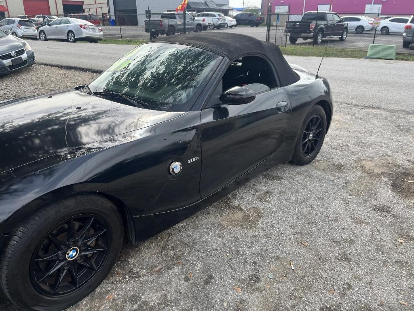 2005 BLACK BMW Z4 2.5i (4USBT33545L) with an 2.5L L6 DOHC 24V engine, MANUAL transmission, located at 2303 West Mt. Houston, Houston, 77038, (281) 507-3956, 29.771597, -95.339569 - Photo#0