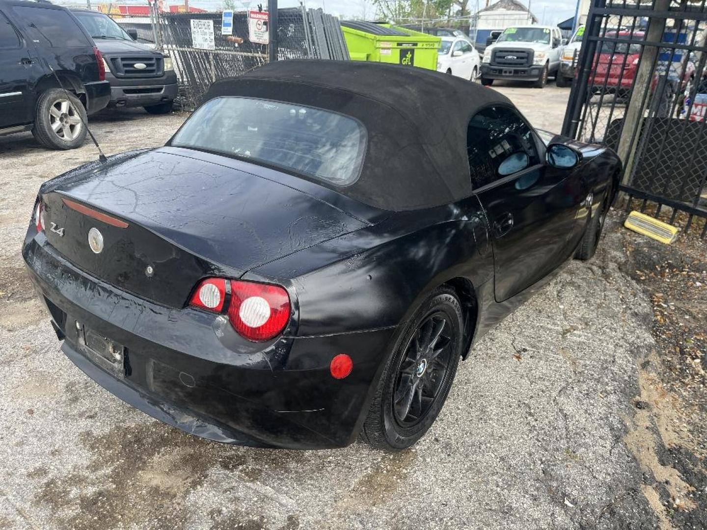 2005 BLACK BMW Z4 2.5i (4USBT33545L) with an 2.5L L6 DOHC 24V engine, MANUAL transmission, located at 2303 West Mt. Houston, Houston, 77038, (281) 507-3956, 29.771597, -95.339569 - Photo#3