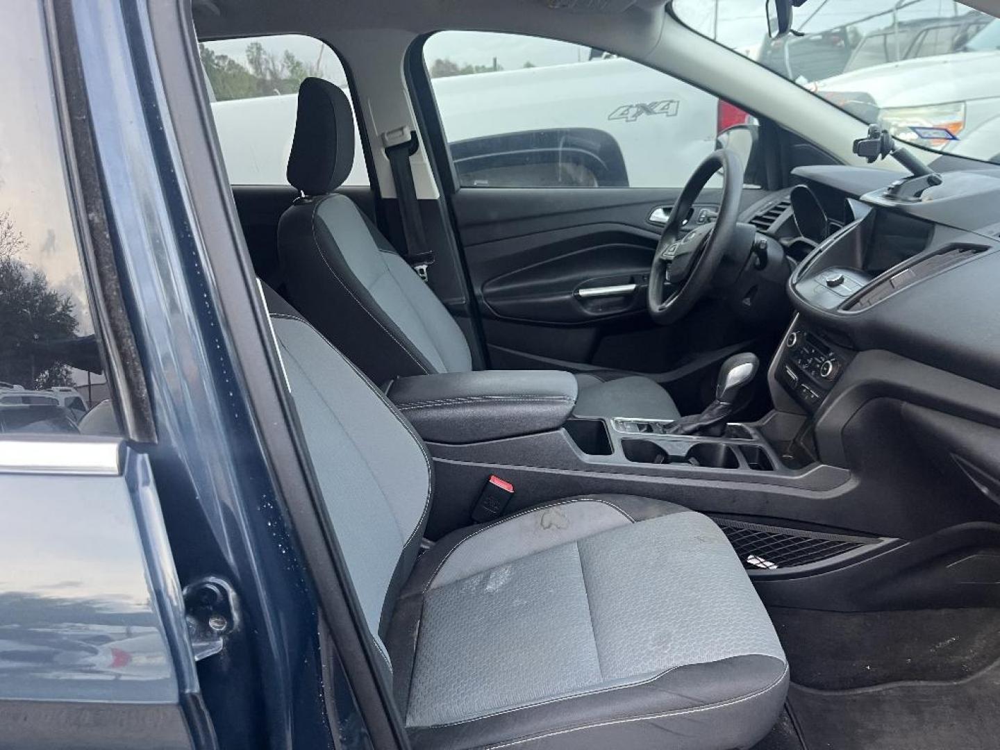2019 GRAY FORD ESCAPE SE FWD (1FMCU0GD8KU) with an 1.5L L4 DOHC 16V engine, AUTOMATIC transmission, located at 2303 West Mt. Houston, Houston, 77038, (281) 507-3956, 29.771597, -95.339569 - Photo#3