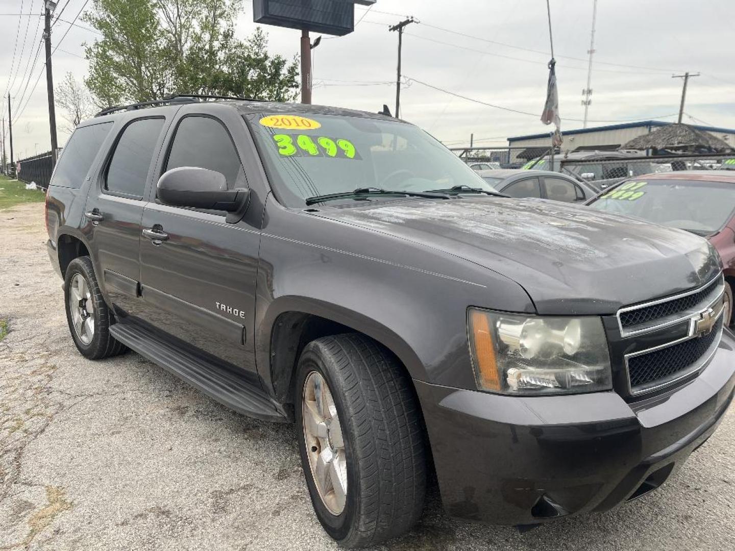 2010 GRAY CHEVROLET TAHOE LT 2WD (1GNUCBE02AR) with an 5.3L V8 OHV 16V FFV engine, AUTOMATIC transmission, located at 2303 West Mt. Houston, Houston, 77038, (281) 507-3956, 29.771597, -95.339569 - Photo#0