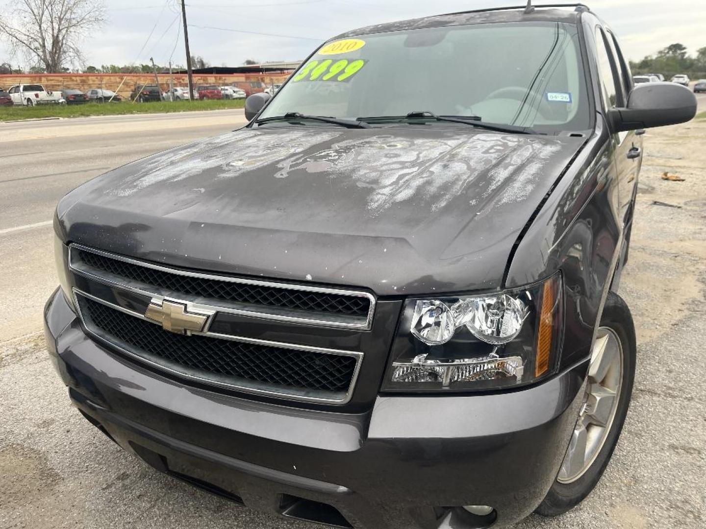 2010 GRAY CHEVROLET TAHOE LT 2WD (1GNUCBE02AR) with an 5.3L V8 OHV 16V FFV engine, AUTOMATIC transmission, located at 2303 West Mt. Houston, Houston, 77038, (281) 507-3956, 29.771597, -95.339569 - Photo#1