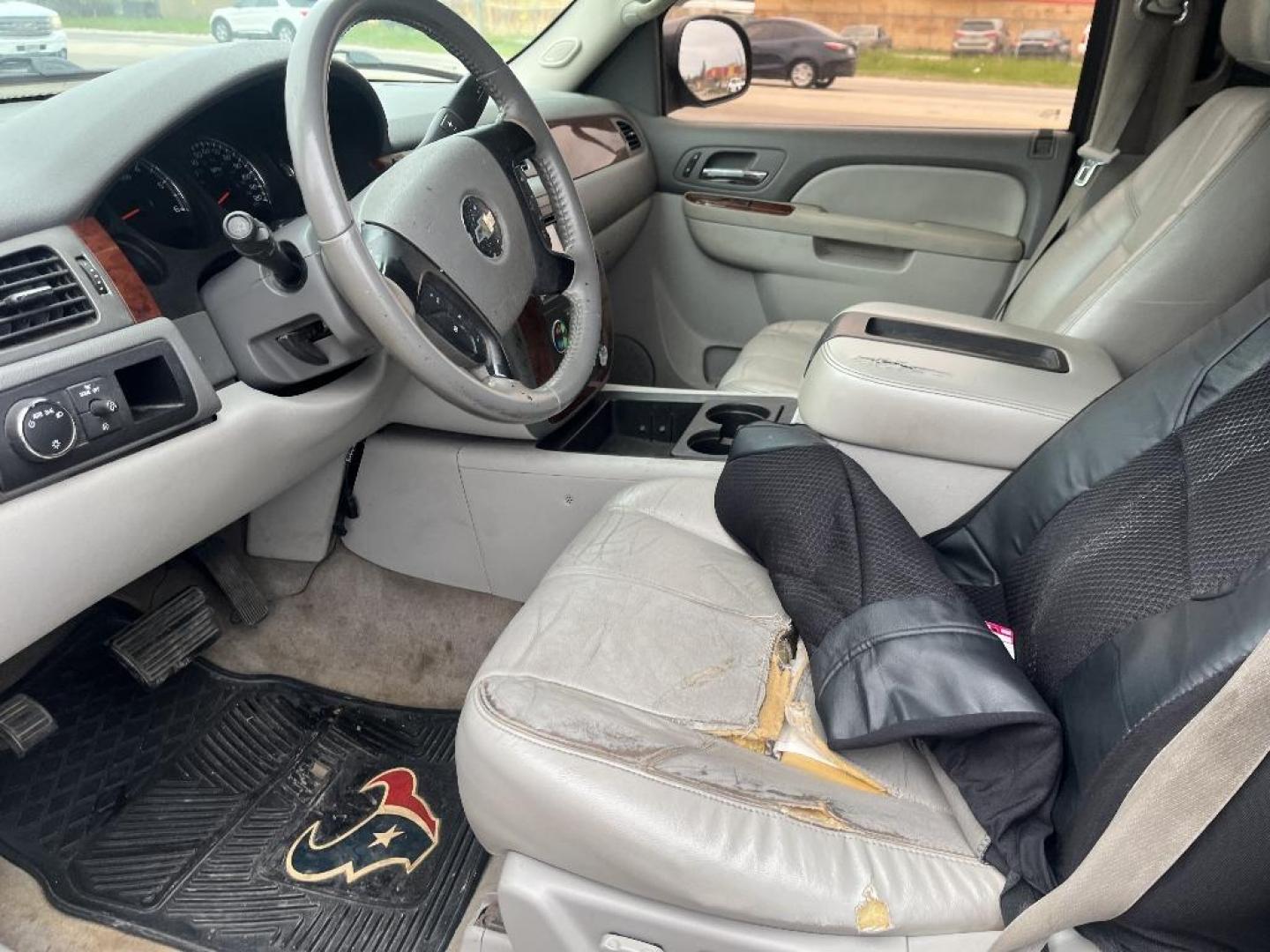 2010 GRAY CHEVROLET TAHOE LT 2WD (1GNUCBE02AR) with an 5.3L V8 OHV 16V FFV engine, AUTOMATIC transmission, located at 2303 West Mt. Houston, Houston, 77038, (281) 507-3956, 29.771597, -95.339569 - Photo#4