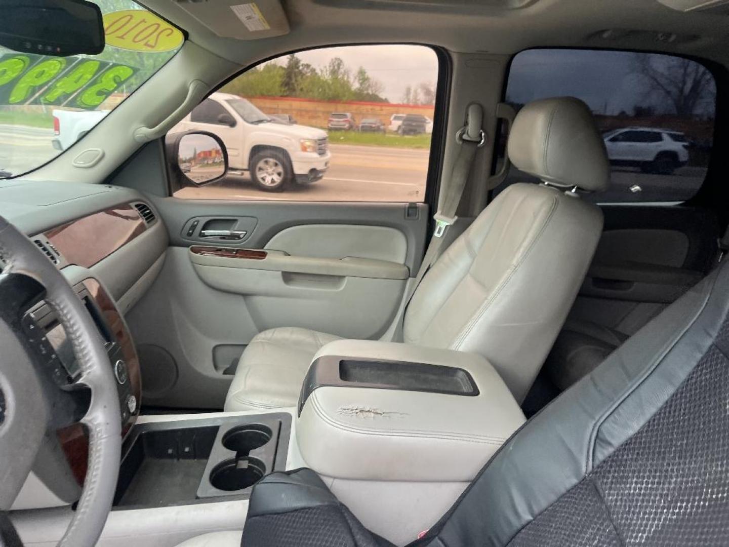 2010 GRAY CHEVROLET TAHOE LT 2WD (1GNUCBE02AR) with an 5.3L V8 OHV 16V FFV engine, AUTOMATIC transmission, located at 2303 West Mt. Houston, Houston, 77038, (281) 507-3956, 29.771597, -95.339569 - Photo#5