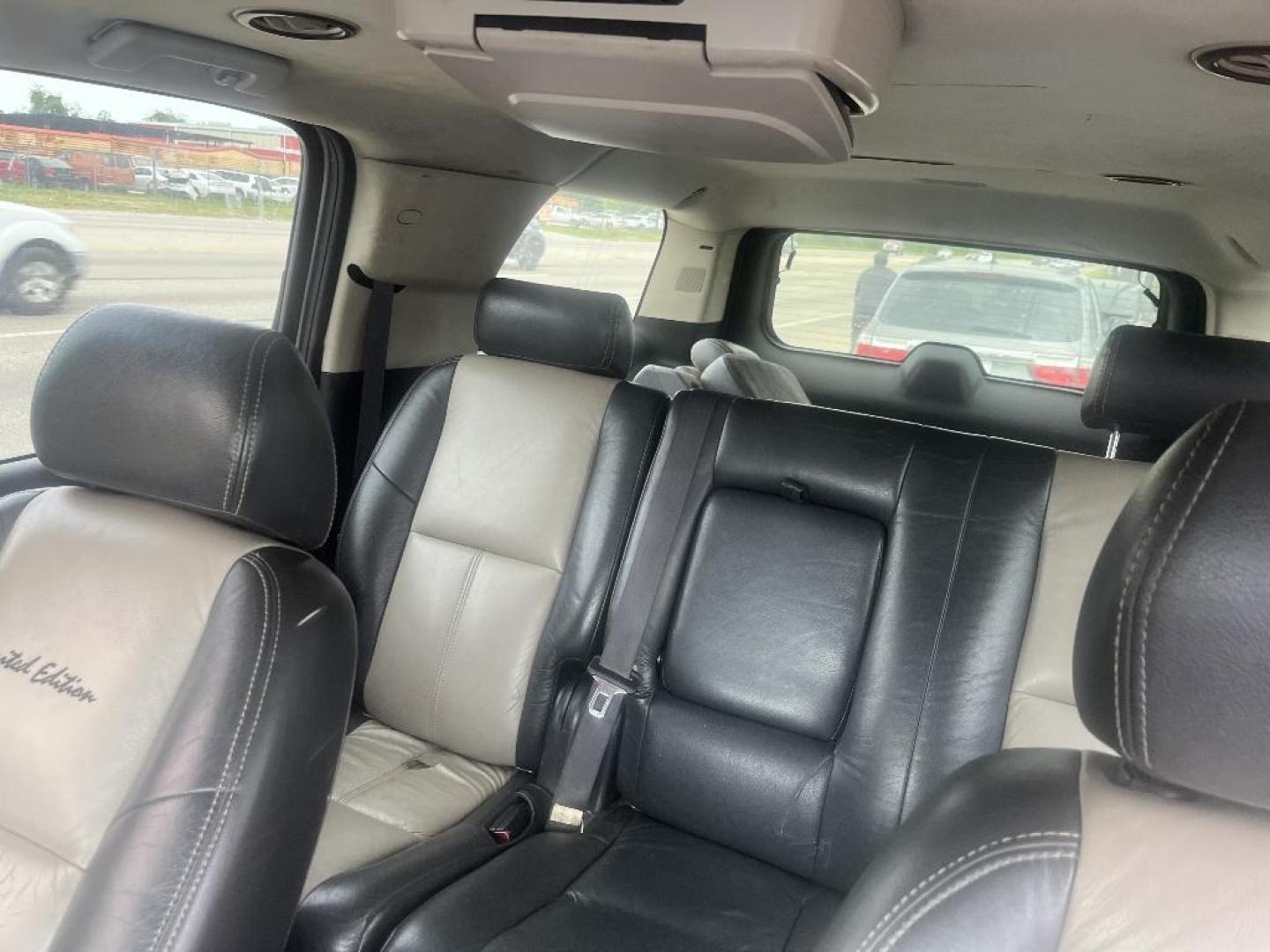 2007 BROWN CHEVROLET SUBURBAN LS 1500 2WD (3GNFC16077G) with an 5.3L V8 OHV 16V FFV engine, AUTOMATIC transmission, located at 2303 West Mt. Houston, Houston, 77038, (281) 507-3956, 29.771597, -95.339569 - Photo#1