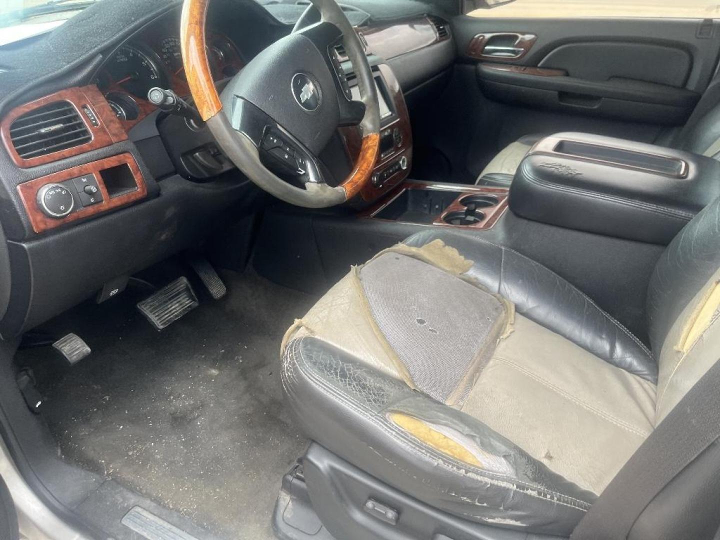 2007 BROWN CHEVROLET SUBURBAN LS 1500 2WD (3GNFC16077G) with an 5.3L V8 OHV 16V FFV engine, AUTOMATIC transmission, located at 2303 West Mt. Houston, Houston, 77038, (281) 507-3956, 29.771597, -95.339569 - Photo#2