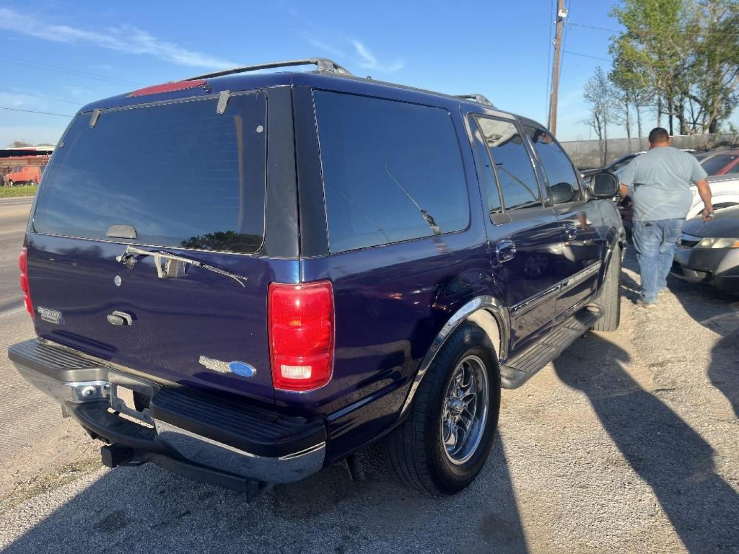 1997 BLUE FORD EXPEDITION XLT 2WD (1FMEU1762VL) with an 4.6L V8 SOHC 16V engine, AUTOMATIC transmission, located at 2303 West Mt. Houston, Houston, 77038, (281) 507-3956, 29.771597, -95.339569 - Photo#1