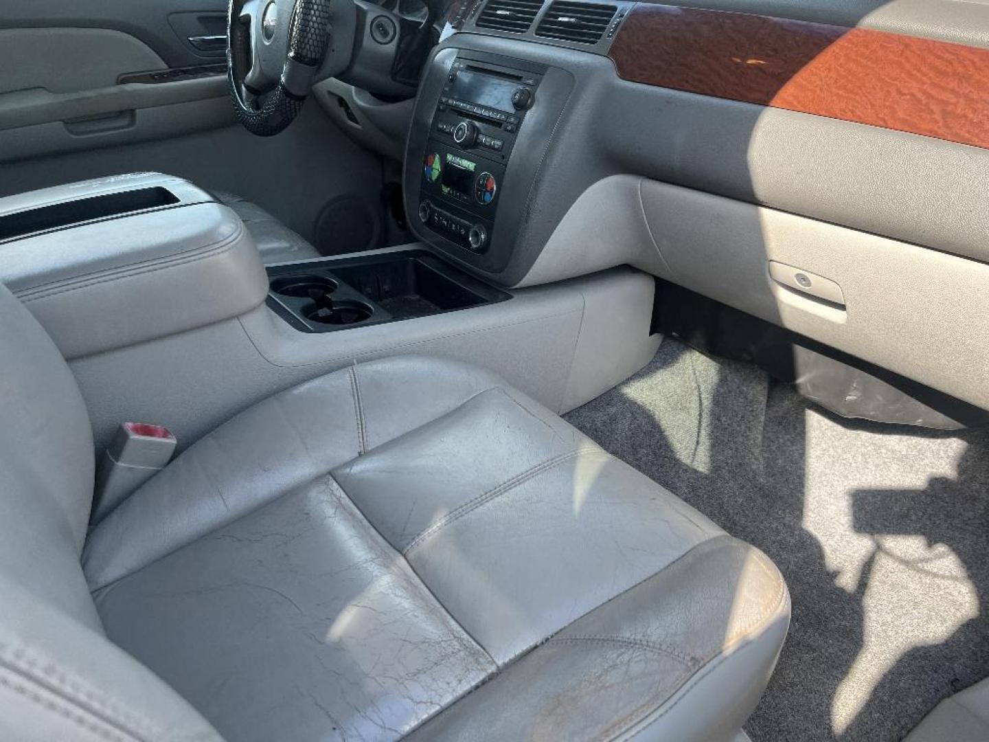 2008 BROWN GMC YUKON XL SLE-1 1/2 Ton 2WD (1GKFC160X8J) with an 5.3L V8 OHV 16V FFV engine, AUTOMATIC transmission, located at 2303 West Mt. Houston, Houston, 77038, (281) 507-3956, 29.771597, -95.339569 - Photo#1