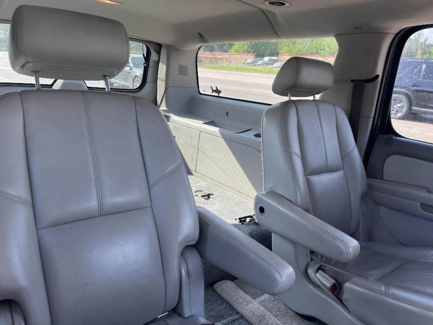 2008 BROWN GMC YUKON XL SLE-1 1/2 Ton 2WD (1GKFC160X8J) with an 5.3L V8 OHV 16V FFV engine, AUTOMATIC transmission, located at 2303 West Mt. Houston, Houston, 77038, (281) 507-3956, 29.771597, -95.339569 - Photo#4