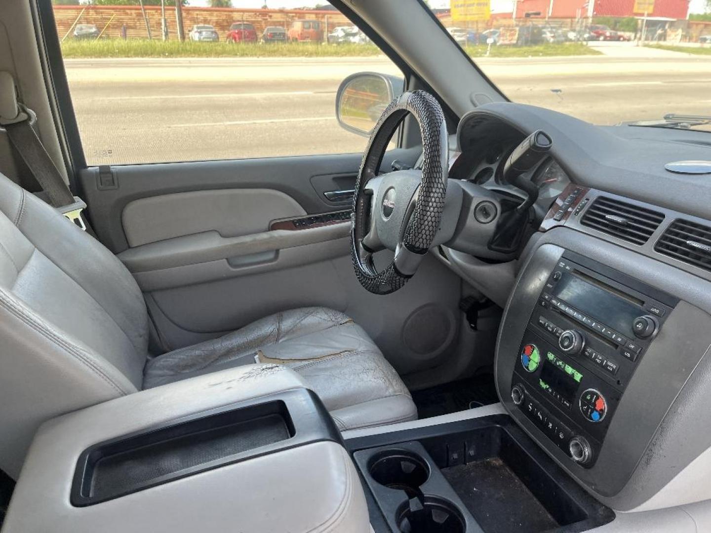 2008 BROWN GMC YUKON XL SLE-1 1/2 Ton 2WD (1GKFC160X8J) with an 5.3L V8 OHV 16V FFV engine, AUTOMATIC transmission, located at 2303 West Mt. Houston, Houston, 77038, (281) 507-3956, 29.771597, -95.339569 - Photo#7