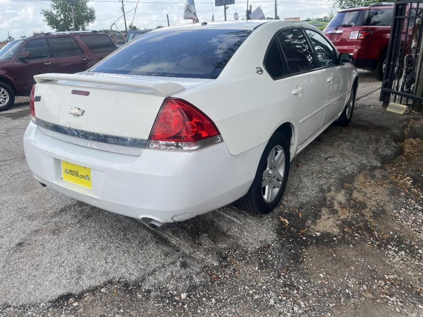 2007 WHITE CHEVROLET IMPALA LT3 3.9L (2G1WC58R679) with an 3.9L V6 SOHC 12V engine, AUTOMATIC transmission, located at 2303 West Mt. Houston, Houston, 77038, (281) 507-3956, 29.771597, -95.339569 - Photo#4
