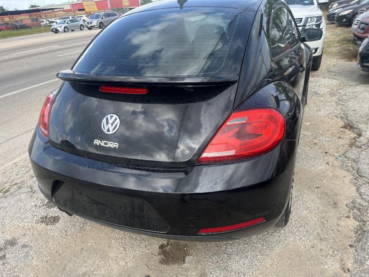 2013 BLACK VOLKSWAGEN BEETLE 2.5L (3VWJX7AT6DM) with an 2.5L L5 DOHC 20V engine, AUTOMATIC transmission, located at 2303 West Mt. Houston, Houston, 77038, (281) 507-3956, 29.771597, -95.339569 - Photo#3