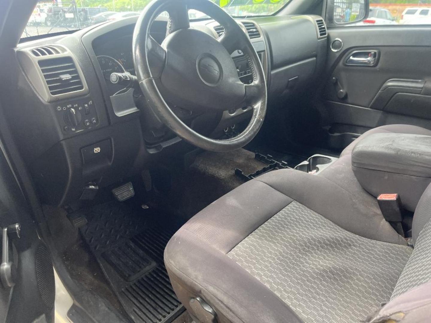 2012 WHITE CHEVROLET COLORADO Work Truck 2WD (1GCCSBF90C8) with an 2.9L L4 DOHC 16V engine, AUTOMATIC transmission, located at 2303 West Mt. Houston, Houston, 77038, (281) 507-3956, 29.771597, -95.339569 - Photo#2